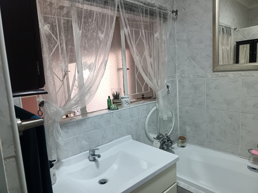 3 Bedroom Property for Sale in Verwoerdpark Northern Cape